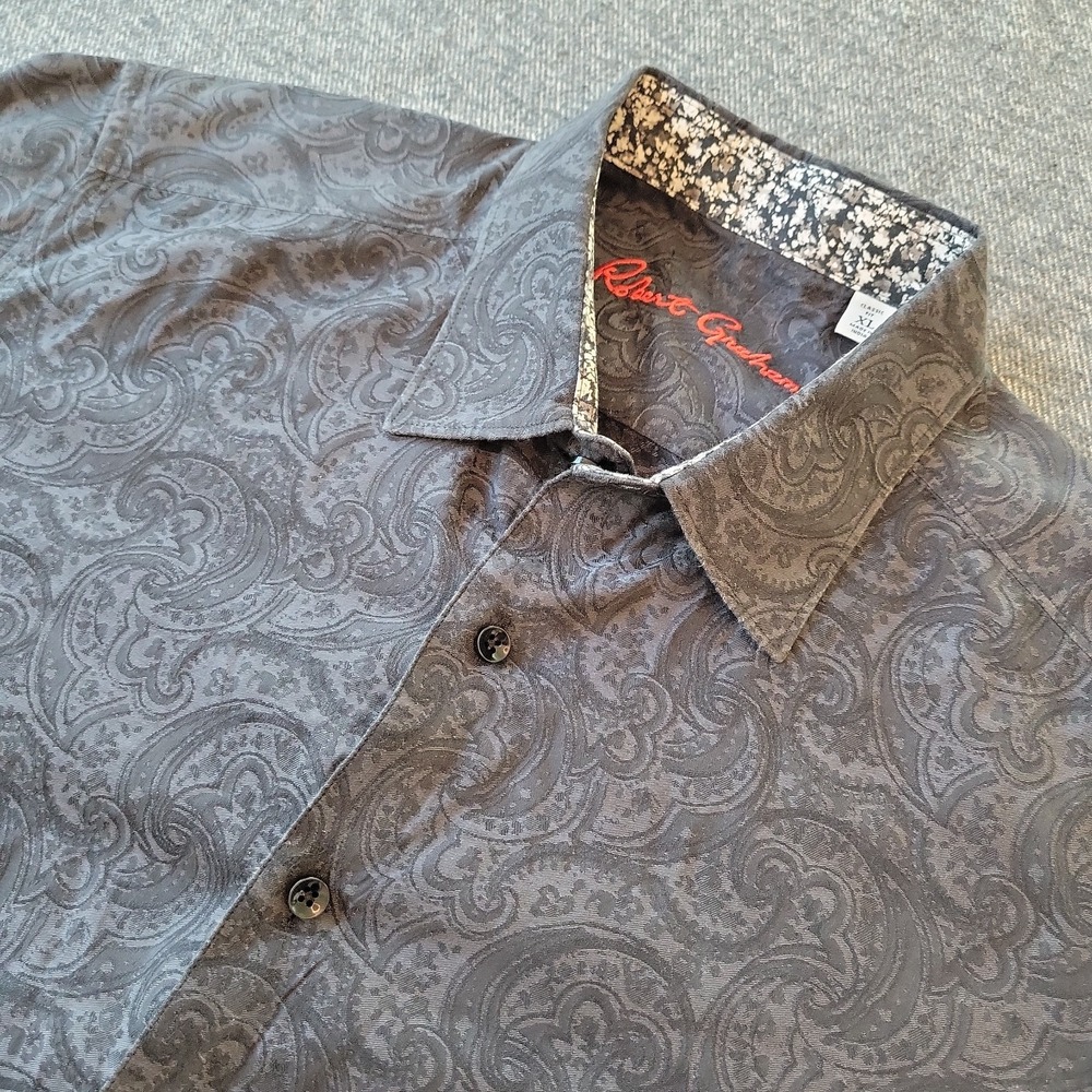 Robert Graham Shirt Men's XL Black Paisley All Over Print Button Up Short Sleeve